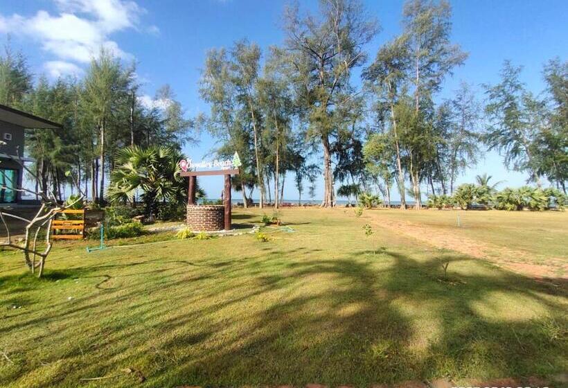 호텔 The Chevalley Beach Resort