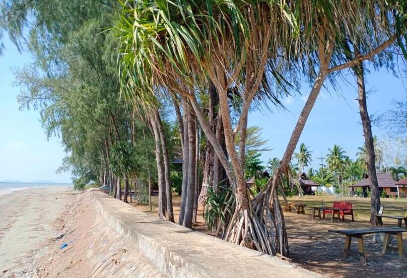 هتل The Chevalley Beach Resort