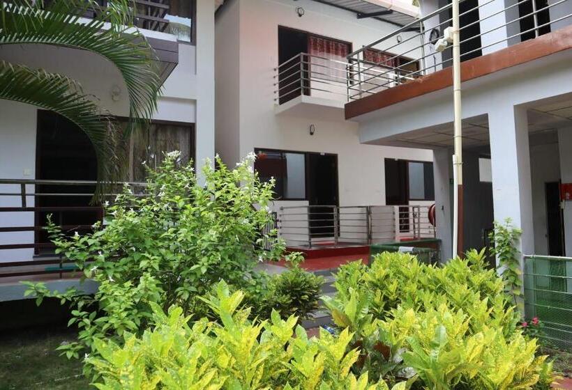 Coconhuts Beach Resort