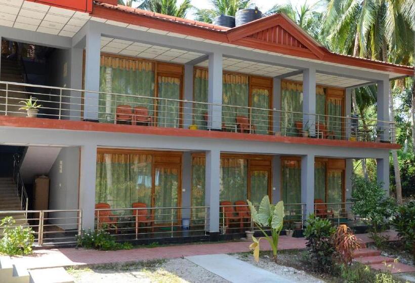 Coconhuts Beach Resort