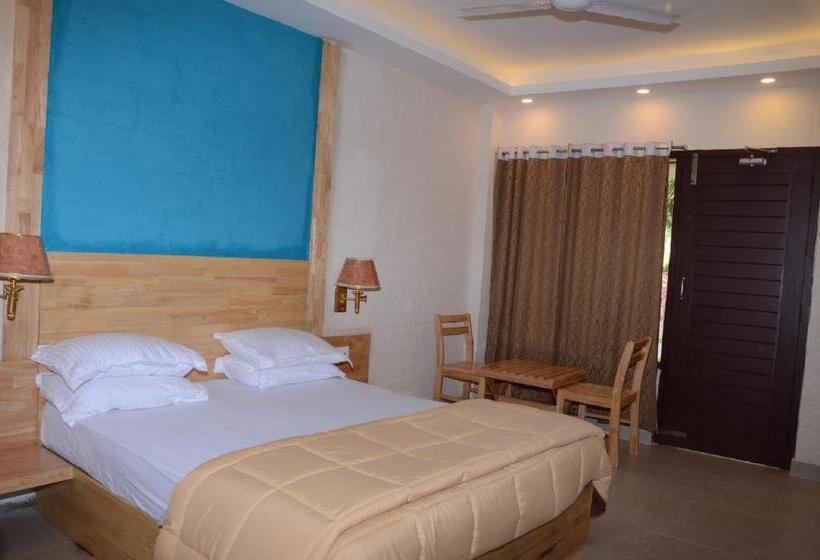 Coconhuts Beach Resort