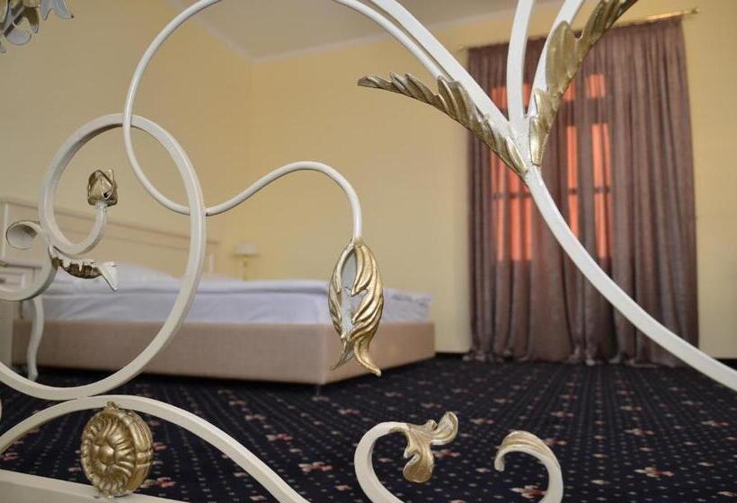 فندق Chateau Royal