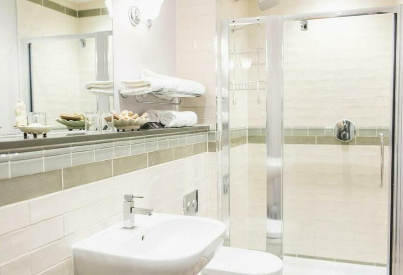 Отель Old Court House Inn