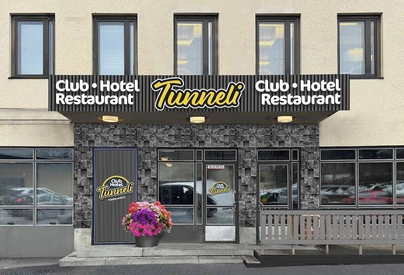 ホテル Tunneli