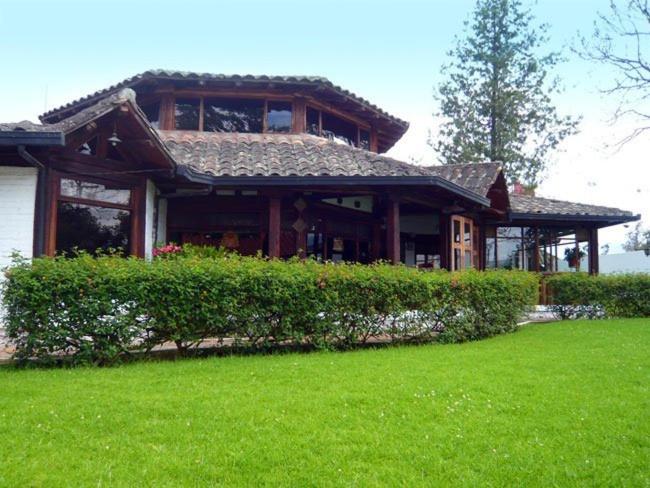 Отель Y Hosteria Natabuela