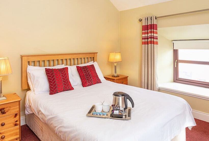 Larkins Pub Restaurant And B&b