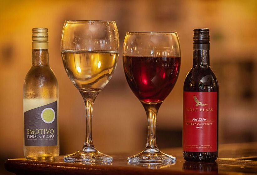 Larkins Pub Restaurant And B&b