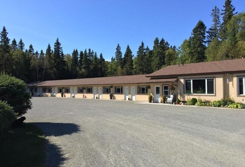 Parkway Motel