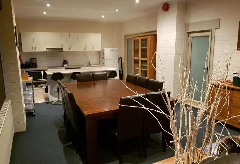 Cedarwood Apartments