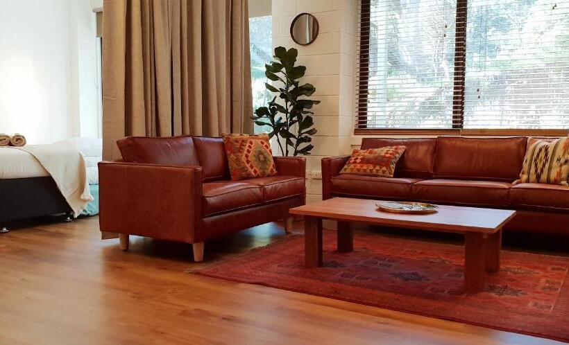 Cedarwood Apartments