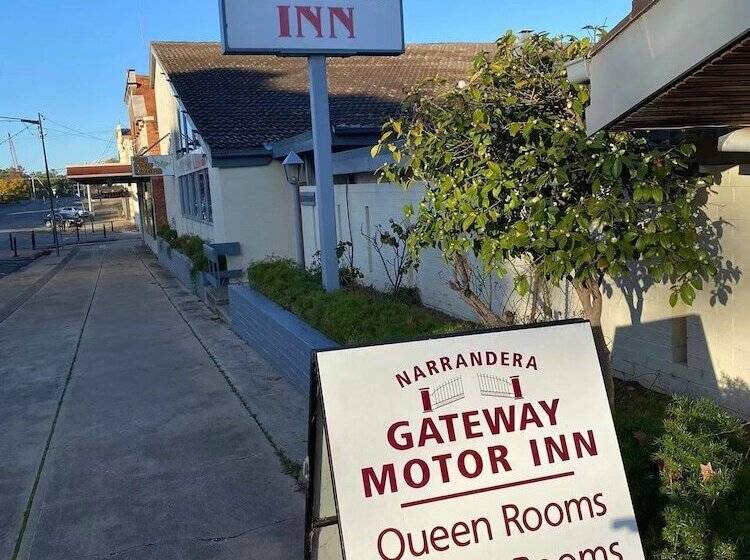 מוטל Gateway Motor Inn