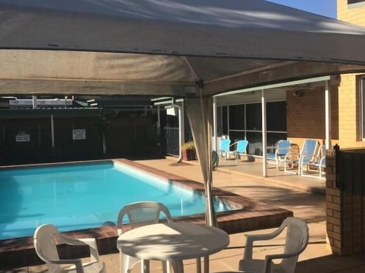 מוטל Gateway Motor Inn