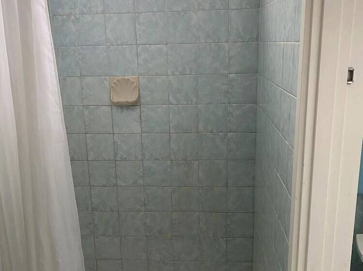 מוטל Gateway Motor Inn