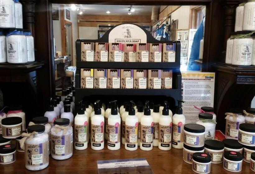 High Country Motel And Cabins