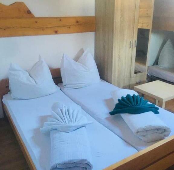 Omladinski Hotel Rostovo