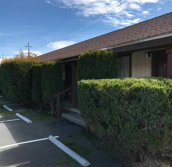 Мотель Gold Pan Lodge