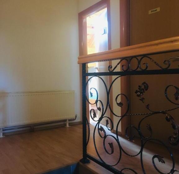 Omladinski Hotel Rostovo