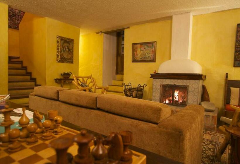 هاستل Las Palmeras Inn