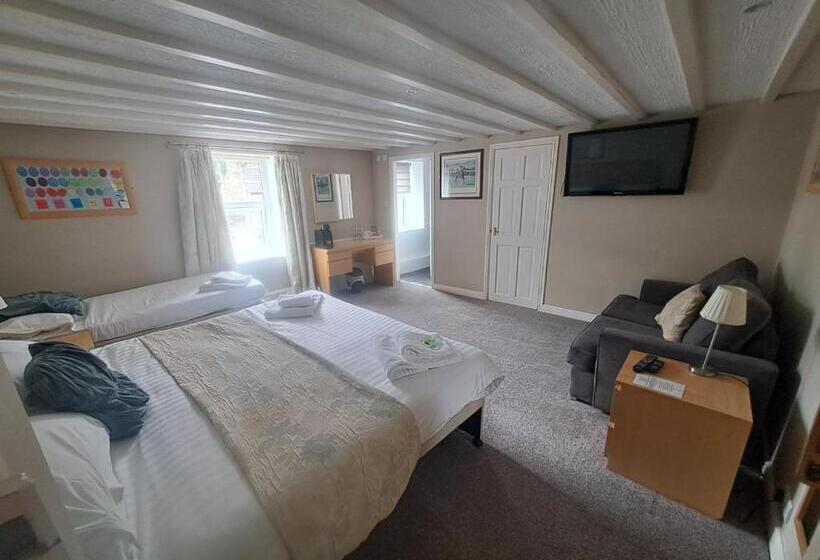 הוסטל The Countryman’s Inn