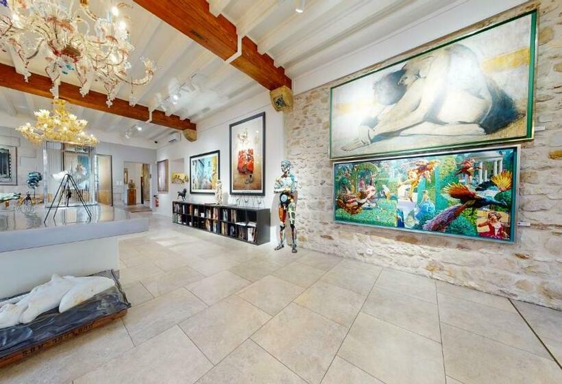 Bed and Breakfast Besharat Gallery & Museum