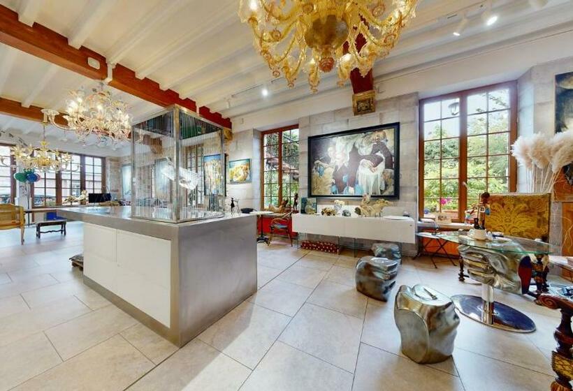 Bed and Breakfast Besharat Gallery & Museum