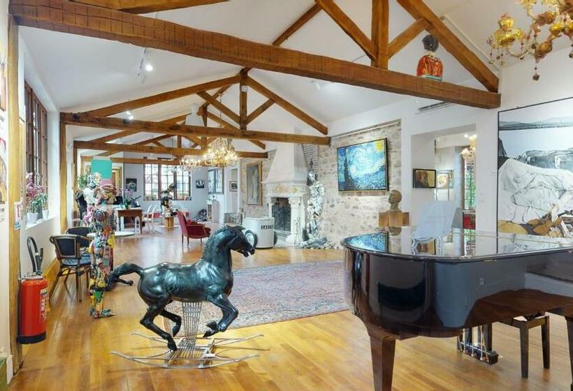 Bed and Breakfast Besharat Gallery & Museum