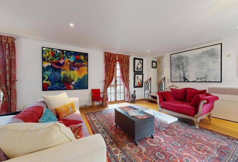 Bed and Breakfast Besharat Gallery & Museum