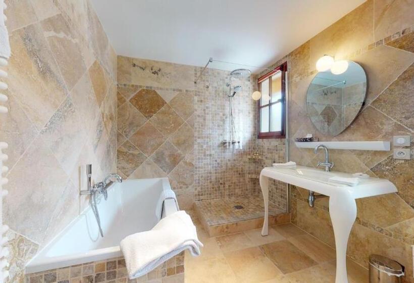 Bed and Breakfast Besharat Gallery & Museum