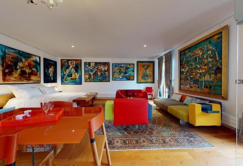 Bed and Breakfast Besharat Gallery & Museum