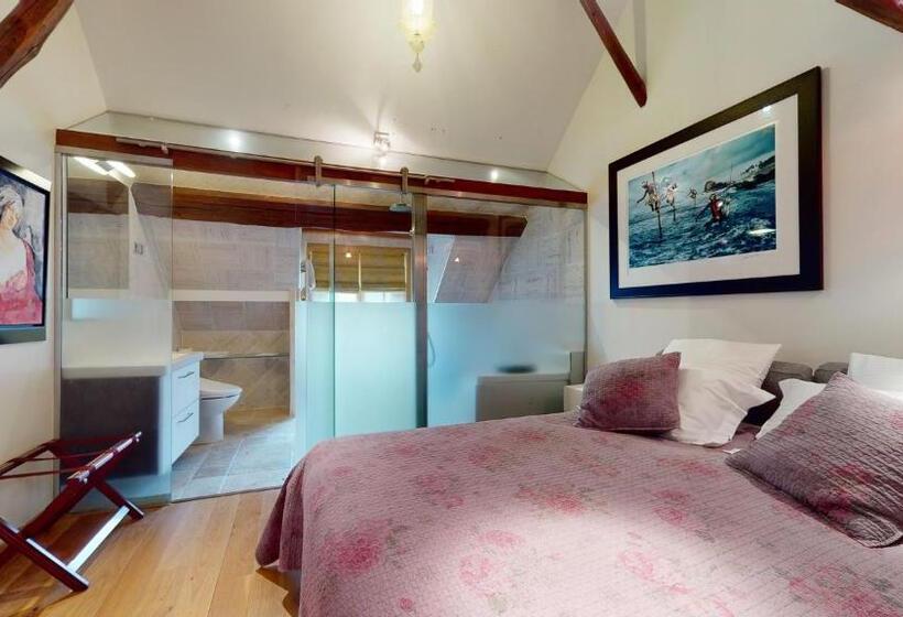 Bed and Breakfast Besharat Gallery & Museum