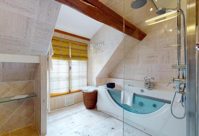 Bed and Breakfast Besharat Gallery & Museum