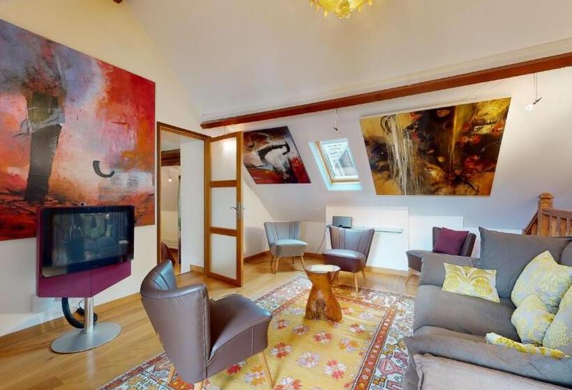 Bed and Breakfast Besharat Gallery & Museum