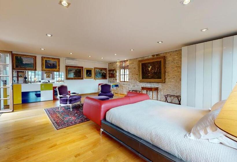 Bed and Breakfast Besharat Gallery & Museum