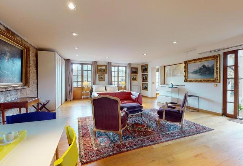 Bed and Breakfast Besharat Gallery & Museum