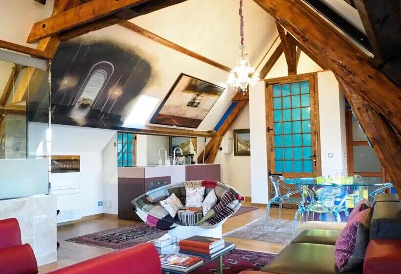 Bed and Breakfast Besharat Gallery & Museum