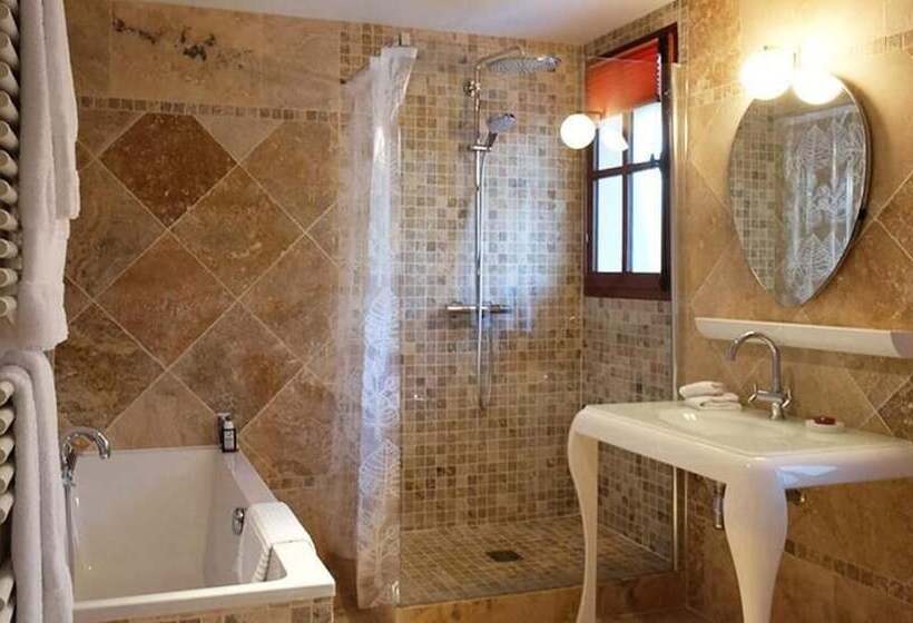 Bed and Breakfast Besharat Gallery & Museum