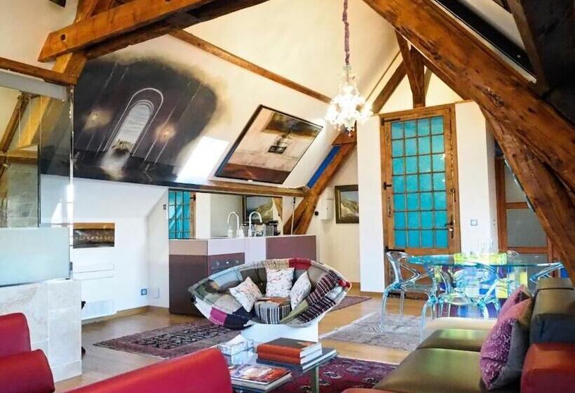 Bed and Breakfast Besharat Gallery & Museum