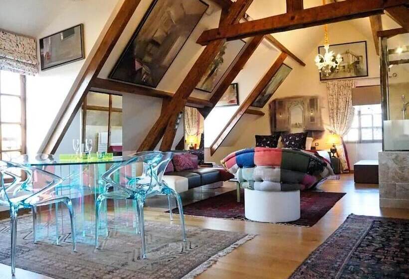 Bed and Breakfast Besharat Gallery & Museum