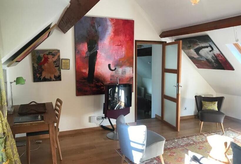 Bed and Breakfast Besharat Gallery & Museum