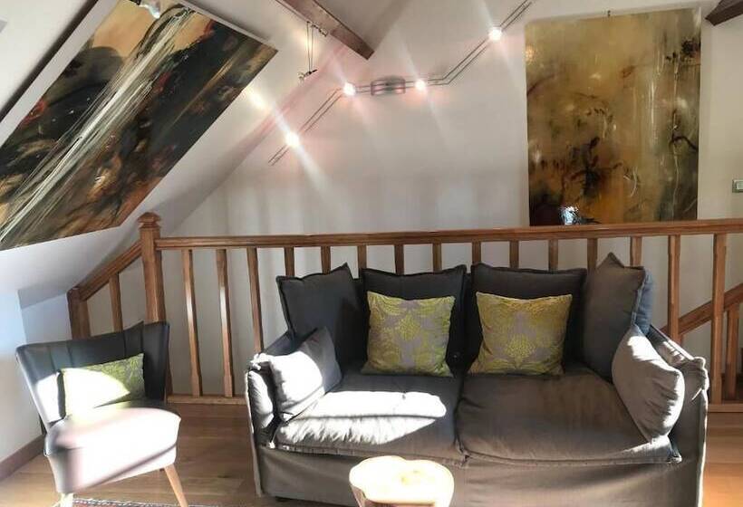 Bed and Breakfast Besharat Gallery & Museum