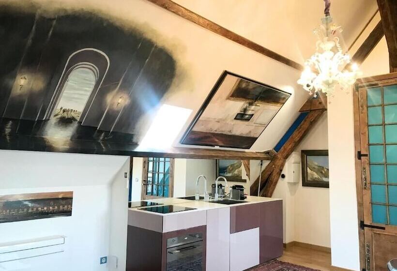 Bed and Breakfast Besharat Gallery & Museum