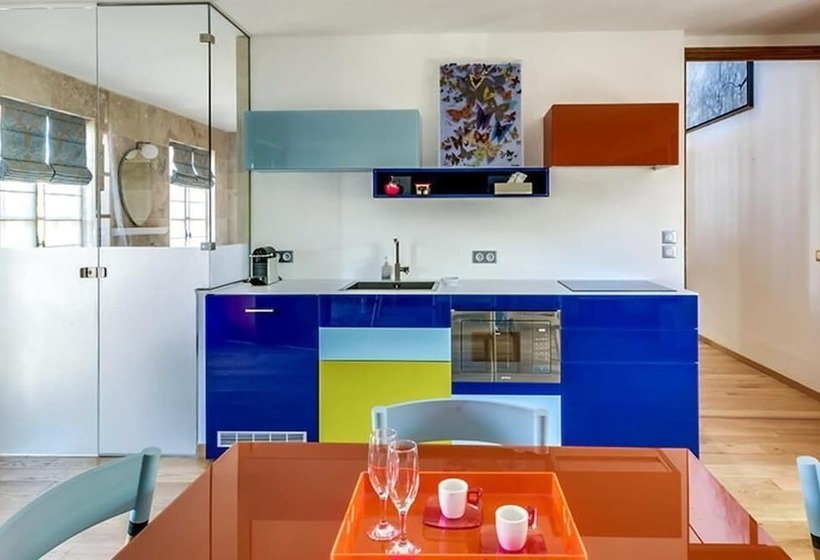 Bed and Breakfast Besharat Gallery & Museum