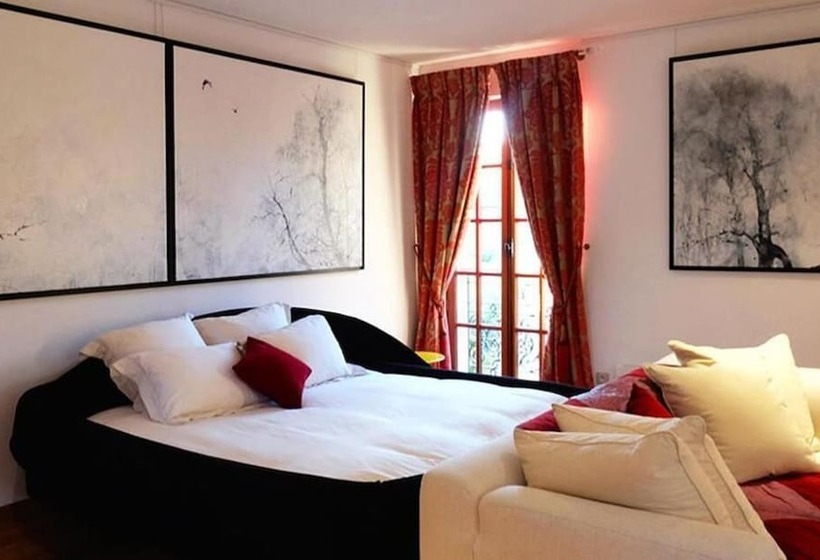 Bed and Breakfast Besharat Gallery & Museum