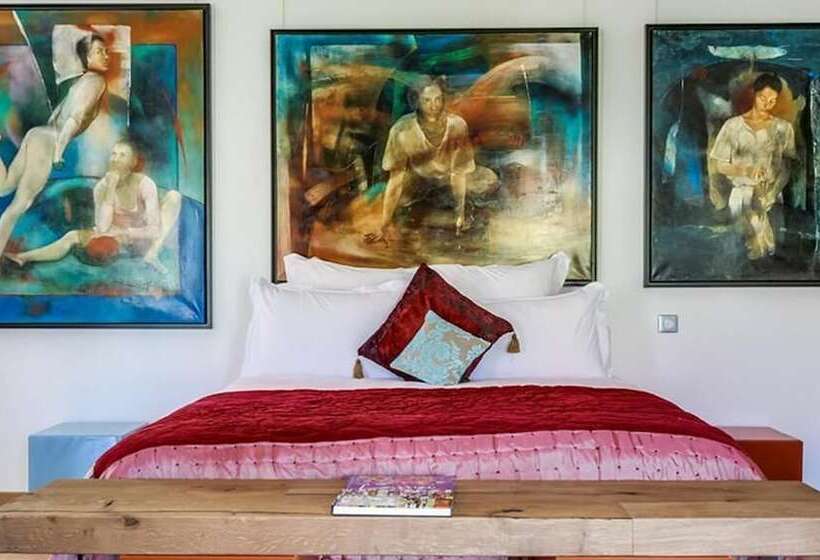 Bed and Breakfast Besharat Gallery & Museum