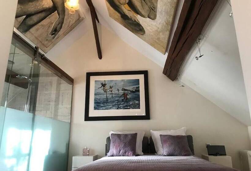 Bed and Breakfast Besharat Gallery & Museum