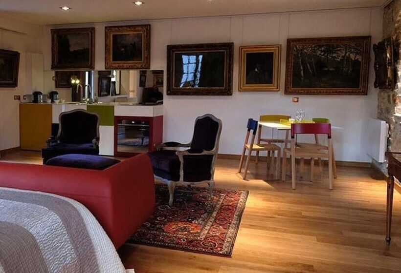 Bed and Breakfast Besharat Gallery & Museum