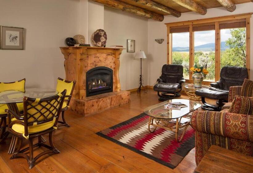 مبيت وإفطار Blue Lake Ranch