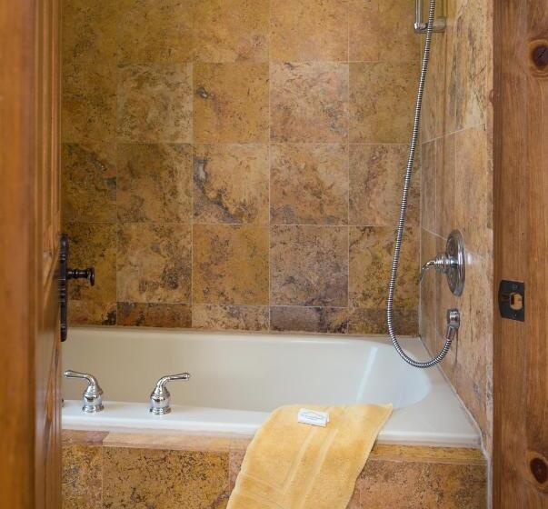 مبيت وإفطار Blue Lake Ranch