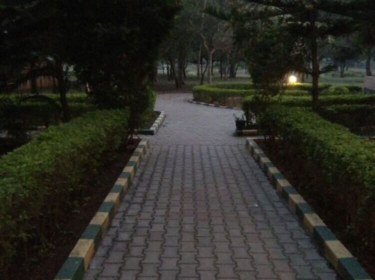 Country Club Wildlife Resort