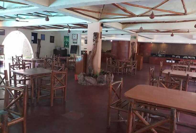 Country Club Wildlife Resort